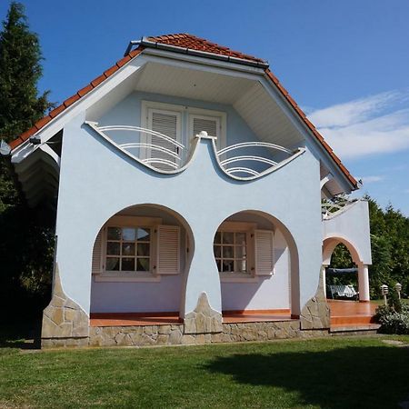 Tieff Apartmanhaz Balatonmariafuerdo Hullamtelep 巴拉顿凯赖斯图尔 外观 照片